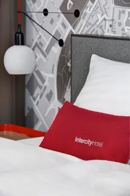 Ein Bett oder Betten in einem Zimmer der Unterkunft IntercityHotel Dortmund