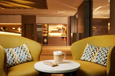 Ein Sitzbereich in der Unterkunft Adina Apartment Hotel Dusseldorf