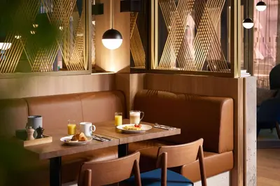 Ein Sitzbereich in der Unterkunft Adina Apartment Hotel Dusseldorf
