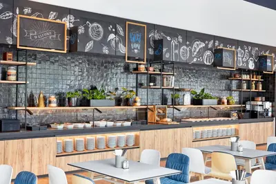 Ein Sitzbereich in der Unterkunft H2 Hotel Düsseldorf City