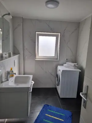 Ein Badezimmer in der Unterkunft holiday apartment essen 3