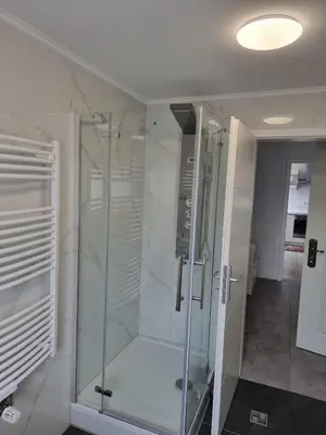 Ein Badezimmer in der Unterkunft holiday apartment essen 3
