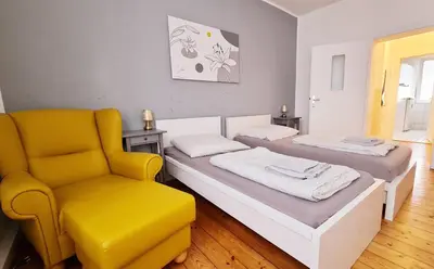 Ein Bett oder Betten in einem Zimmer der Unterkunft ELENA flat LILIE, Oberhausen Zentrum CentrO Westfield