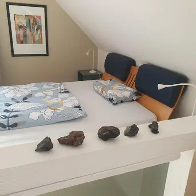 Ein Bett oder Betten in einem Zimmer der Unterkunft ZwischenRaum