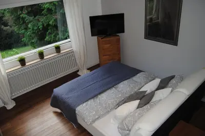 TV/Unterhaltungsangebot in der Unterkunft Exklusive Villa am Wald mit Garten, Waldzugang und Sauna