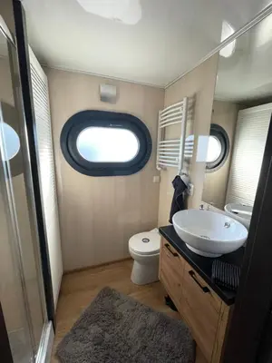 Ein Badezimmer in der Unterkunft Hausboot Lore