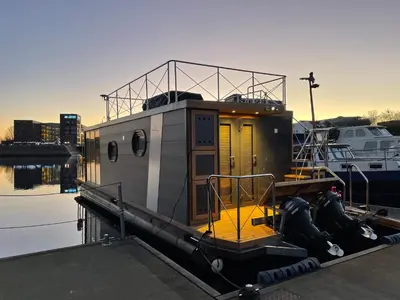 Das Gebäude in dem sich das Boot befindet