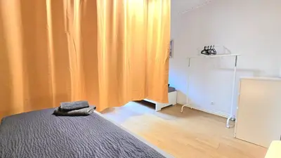 Ein Bett oder Betten in einem Zimmer der Unterkunft Modern 3-Room Apartment with Winter Garden, Free Parking in Hagen - HA01