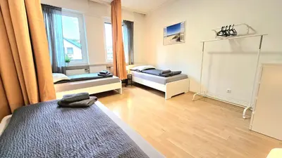 Ein Bett oder Betten in einem Zimmer der Unterkunft Modern 3-Room Apartment with Winter Garden, Free Parking in Hagen - HA01