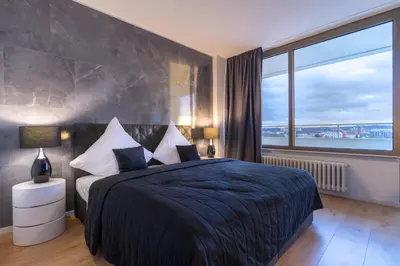 Ein Bett oder Betten in einem Zimmer der Unterkunft RüSuite XL I 2-Zimmer Apartment I Balkon I Netflix
