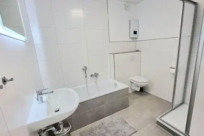Ein Badezimmer in der Unterkunft -CS24- 5 rooms apartment with balcony - IL01