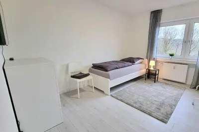 Ein Bett oder Betten in einem Zimmer der Unterkunft -CS24- 5 rooms apartment with balcony - IL01