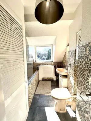 Ein Badezimmer in der Unterkunft Duisburg FeelHome, Flughafen nah,2-Schlafzimmer, Badewanne, Zentral, WiFi, Top Floor
