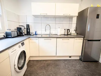Küche/Küchenzeile in der Unterkunft TRUTH für 5 - King Size Betten, Kamin, Garten, XXL Couch, Smart-TV