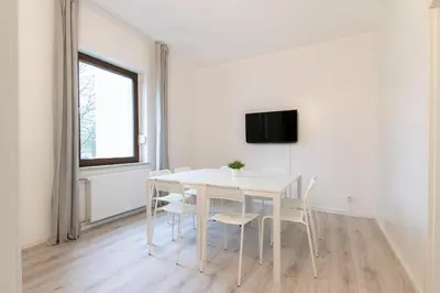 TV/Unterhaltungsangebot in der Unterkunft Tolstov Apartments - 4 Room Apartments - 30 Min Messe DUS