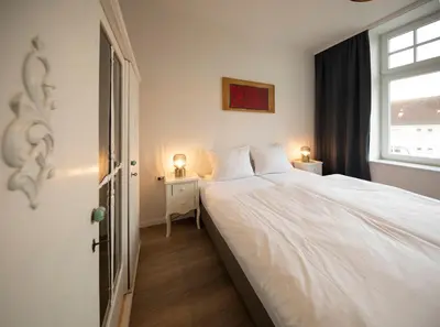 Ein Bett oder Betten in einem Zimmer der Unterkunft JayBnB - Apartment direkt am Hafen mit Terrasse und UHD TV