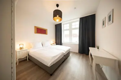 Ein Bett oder Betten in einem Zimmer der Unterkunft JayBnB - Apartment direkt am Hafen mit Terrasse und UHD TV
