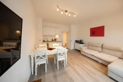 Ein Sitzbereich in der Unterkunft JayBnB - Apartment direkt am Hafen mit Terrasse und UHD TV