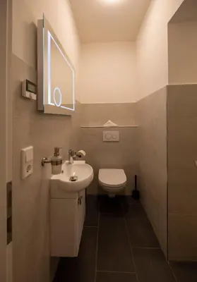 Ein Badezimmer in der Unterkunft JayBnB - PS5 55 Zoll 4K TV Gaming Apartment