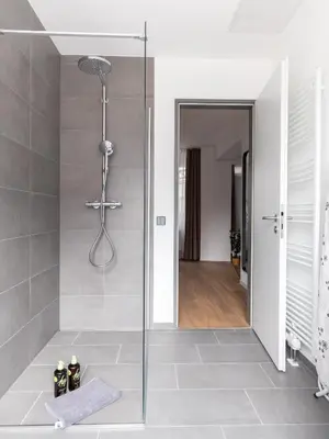 Ein Badezimmer in der Unterkunft Limehome Essen Kettwiger Straße