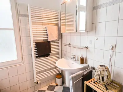Ein Badezimmer in der Unterkunft #111 - LUX-Flat Lennep - Altstadt - Netflix & Amazon Prime - Felswand