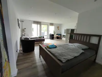Ein Bett oder Betten in einem Zimmer der Unterkunft FeWo TIMON großzügig modern mit Terrasse ca 50 qm