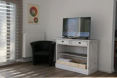 TV/Unterhaltungsangebot in der Unterkunft FeWo TIMON großzügig modern mit Terrasse ca 50 qm