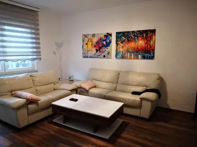 Ein Sitzbereich in der Unterkunft POLAT Apartments 1