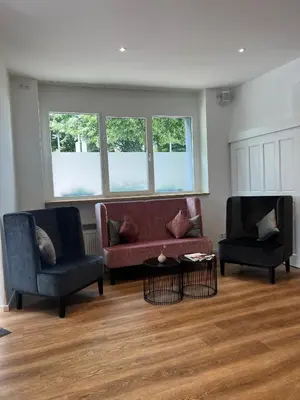 Ein Sitzbereich in der Unterkunft Hotel Monopol