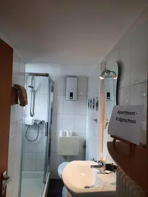 Ein Badezimmer in der Unterkunft 3 x Ferien- & Monteurwohnungen Koenen nah am Westfield Centro