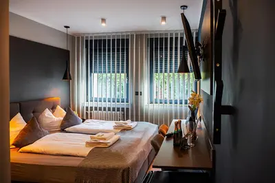 Ein Bett oder Betten in einem Zimmer der Unterkunft Liro Hotel Moers