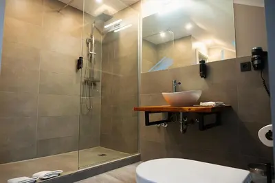 Ein Badezimmer in der Unterkunft Liro Hotel Moers