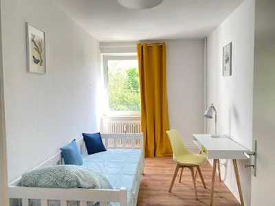 Ein Bett oder Betten in einem Zimmer der Unterkunft SOMMER GARTEN neben Hbf Duisburg