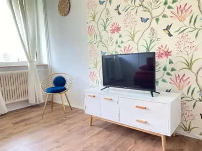 TV/Unterhaltungsangebot in der Unterkunft SOMMER GARTEN neben Hbf Duisburg