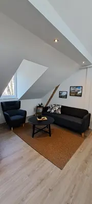 Ein Sitzbereich in der Unterkunft Waldstadt-Apartments