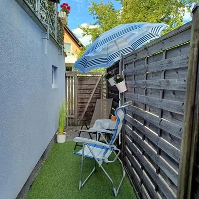 Ein Garten an der Unterkunft Zwergenstube
