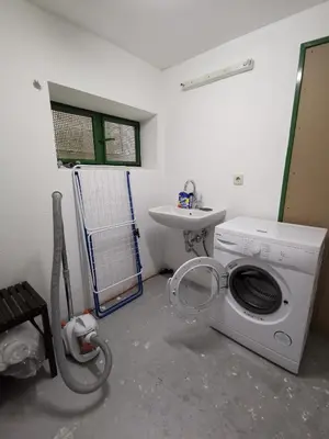 Grundriss der Unterkunft Moderne Wohnung mit Terrasse und eigenem Zugang.