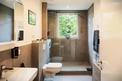 Ein Badezimmer in der Unterkunft LiRo Apartments Lohscheidt Mülheim