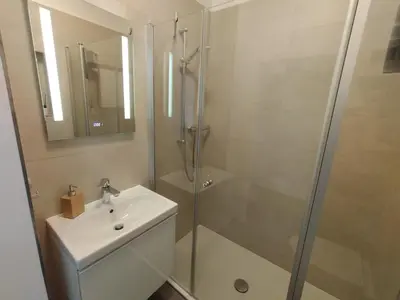Ein Badezimmer in der Unterkunft Diamera Appartments Zentral und Modern