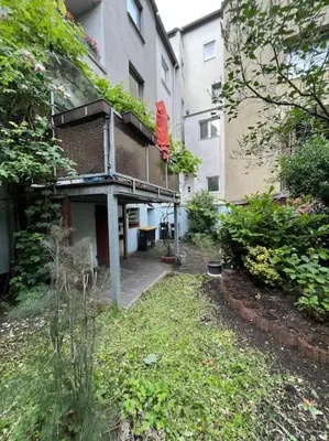 Ein Garten an der Unterkunft Duisburg FeelHome, Flughafen nah,3-Schlafzimmer, Dusche ebenerdig, Zentral, WiFi, Ground Floor