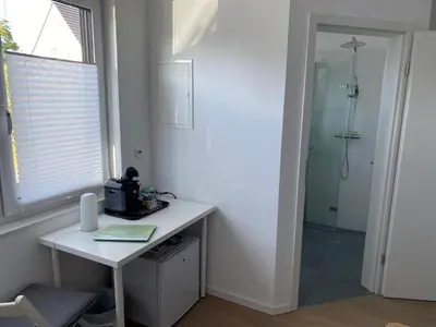 Ein Badezimmer in der Unterkunft Messezimmer nahe der Düsseldorfer Messe mit eigenem Eingang und gratis Minibar