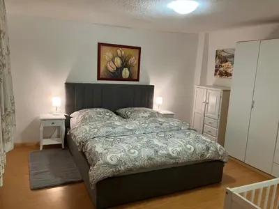 Ein Bett oder Betten in einem Zimmer der Unterkunft Ferienwohnung im Grünen EG mit Terrasse