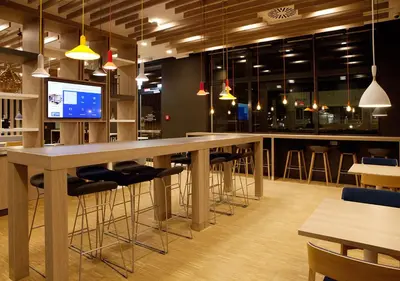 Ein Restaurant oder anderes Speiselokal in der Unterkunft Holiday Inn Express - Düsseldorf Airport