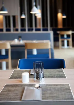 Ein Restaurant oder anderes Speiselokal in der Unterkunft Holiday Inn Express - Düsseldorf Airport