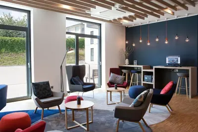 Ein Sitzbereich in der Unterkunft Holiday Inn Express - Remscheid