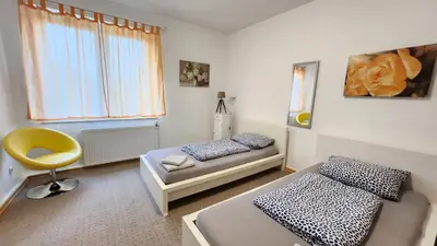Ein Bett oder Betten in einem Zimmer der Unterkunft ELENA flat IRIS, Oberhausen Zentrum CentrO Westfield