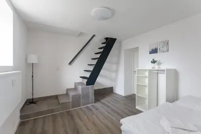 Ein Bett oder Betten in einem Zimmer der Unterkunft T&K Apartments - 1 to 4 Room Apartments - 20min to TradeFair Messe Airport Düsseldorf