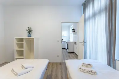 Ein Bett oder Betten in einem Zimmer der Unterkunft T&K Apartments - 1 to 4 Room Apartments - 20min to TradeFair Messe Airport Düsseldorf
