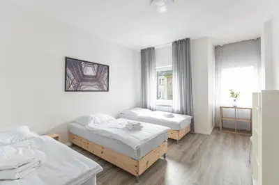 Ein Bett oder Betten in einem Zimmer der Unterkunft T&K Apartments - 1 to 4 Room Apartments - 20min to TradeFair Messe Airport Düsseldorf