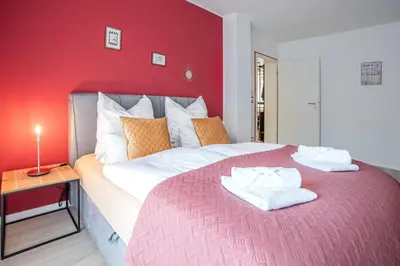 Ein Bett oder Betten in einem Zimmer der Unterkunft Golden Design Apartment, Zentral, Familie und Business, 1000 Mbit